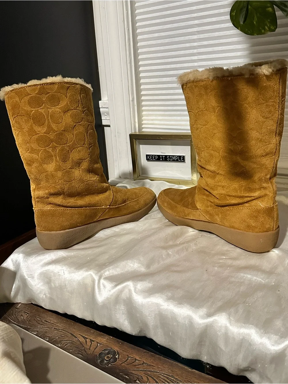 EUC Coach Suede Sherpa Lined Boots in Camel